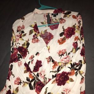 Beautiful Bell-Sleeved blouse !